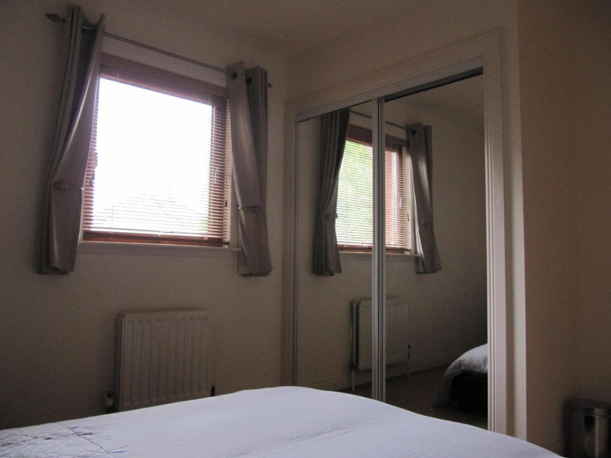 Cozy Off Road 2 Bedroom Cottage Apartment With Free Wi-Fi And Private Parking Glasgow Extérieur photo