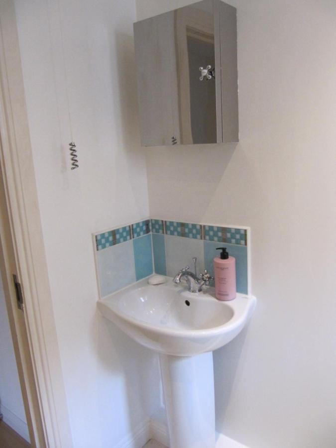 Cozy Off Road 2 Bedroom Cottage Apartment With Free Wi-Fi And Private Parking Glasgow Extérieur photo