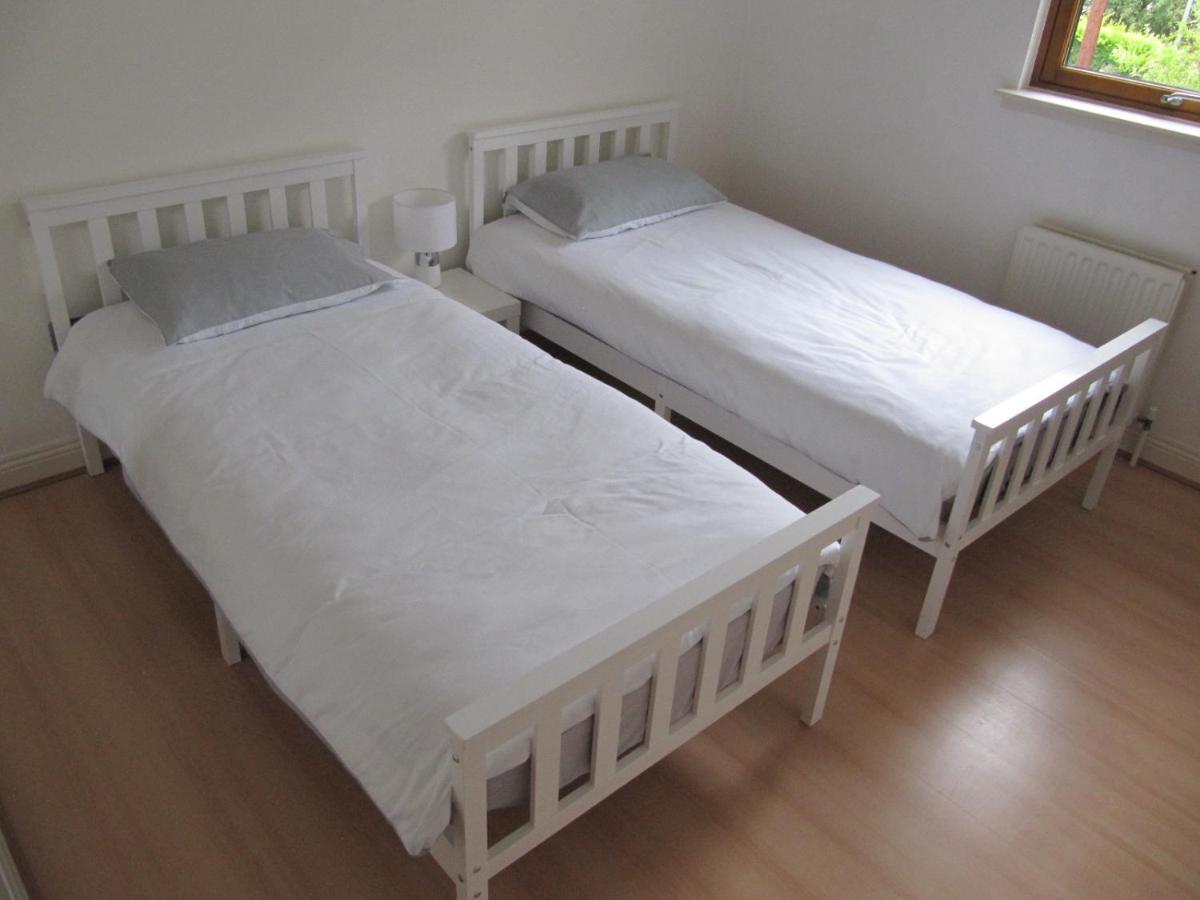 Cozy Off Road 2 Bedroom Cottage Apartment With Free Wi-Fi And Private Parking Glasgow Extérieur photo